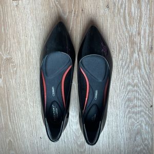Pointed Toe Patent Black Rockport flats w/ comfort insole
